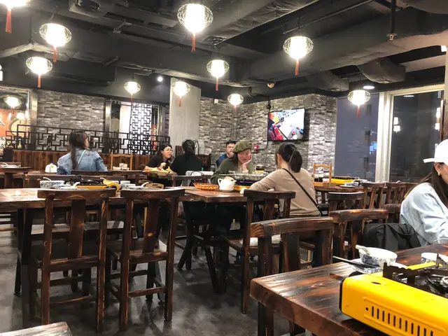 晚上6:30未算多人