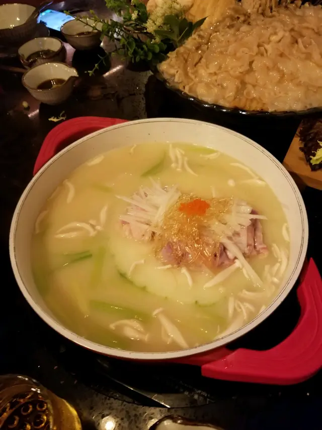 個湯好濃雞味，中間用左好大舊冬瓜熬，清甜！