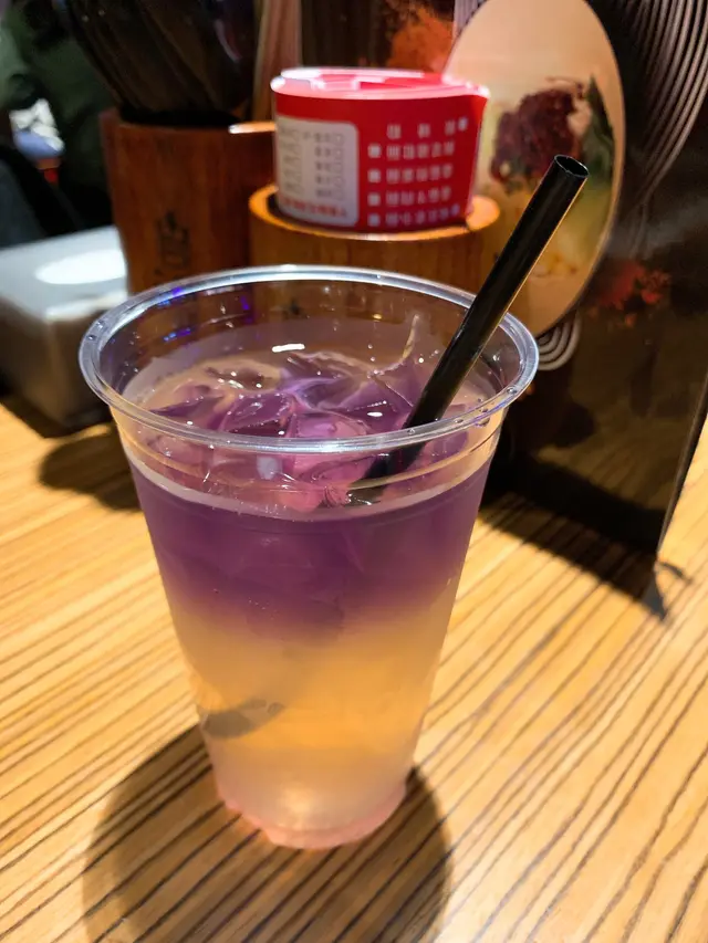 雪梨水味道清甜可口，
能生津潤燥，最適合乾燥的秋冬飲用～
