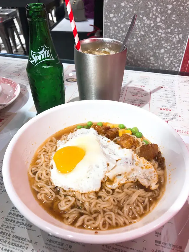 五香肉丁煎蛋一麵