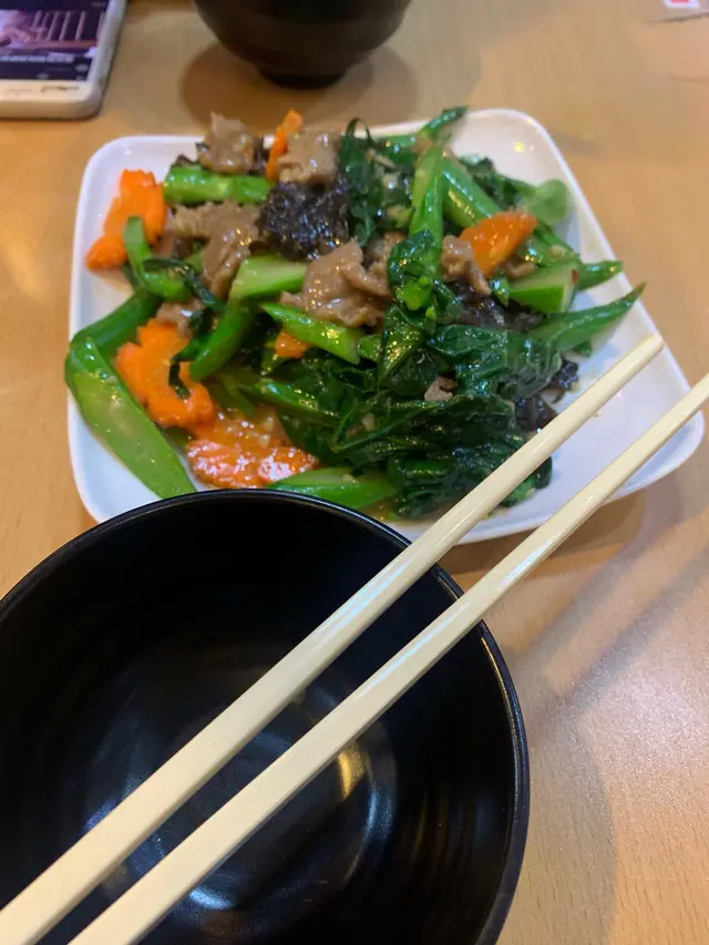 泰式牛肉炒芥蘭