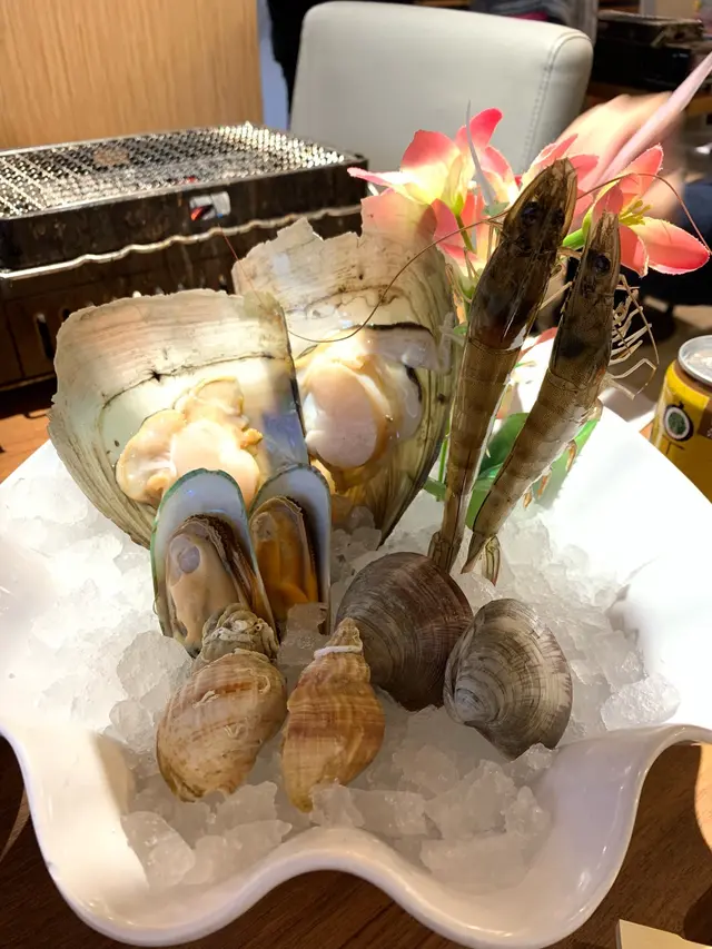 第一道先來嘅海鮮拼盤