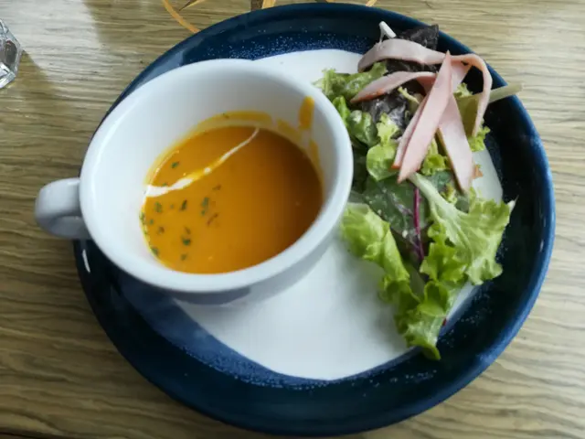  南瓜湯 + 沙律