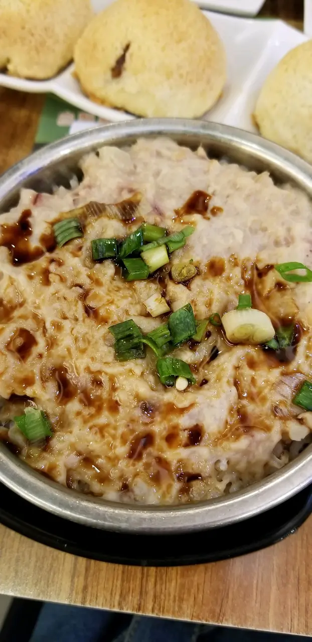 土魷馬蹄肉餅飯 ,很難發現土魷馬蹄的味道存在着,肉餅薄薄的,入口即溶,飯也煮得過濕