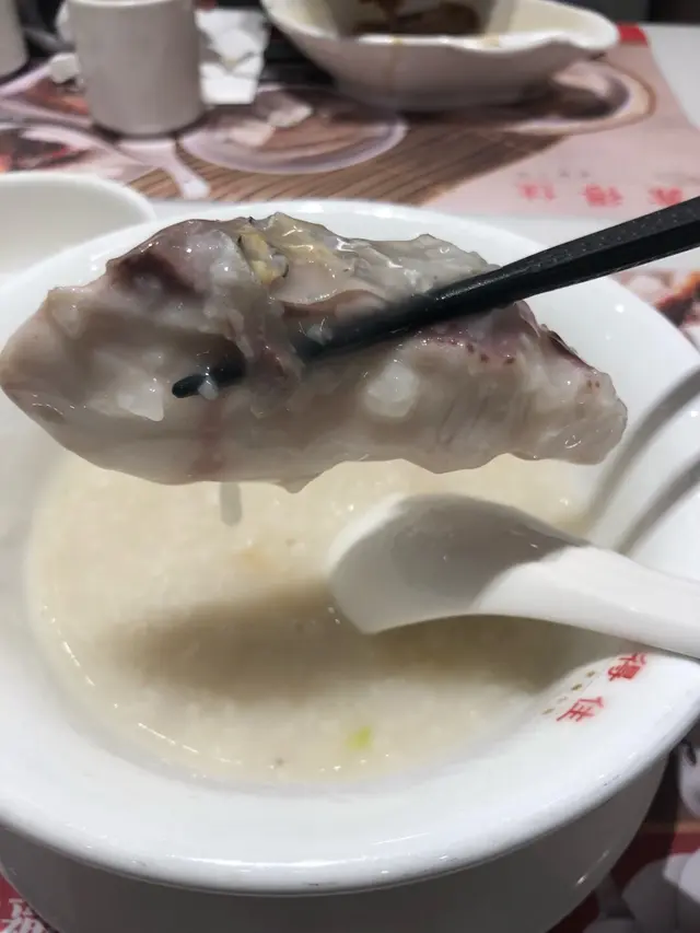 魚腩粥（睇圖已知唔新鮮）