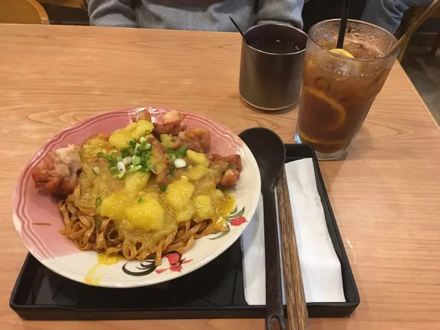 雞扒撈粗麵+凍O茶