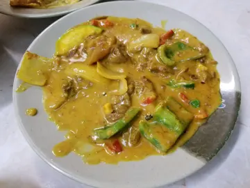 咖哩牛腩