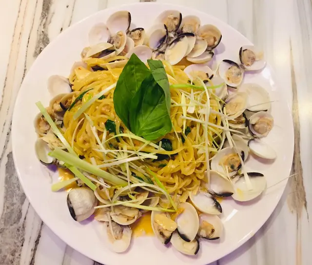 香辣牛油汁蜆肉意粉