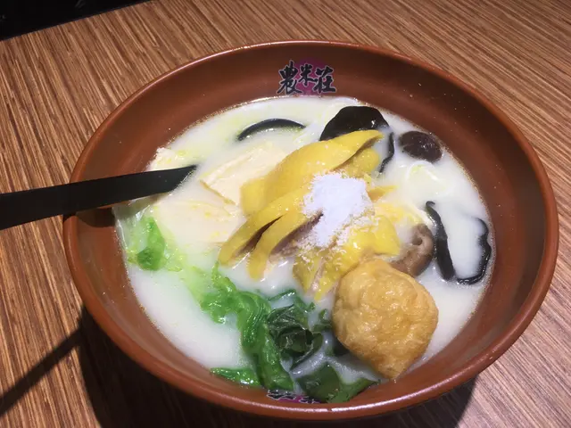 椰子樹雞湯米線