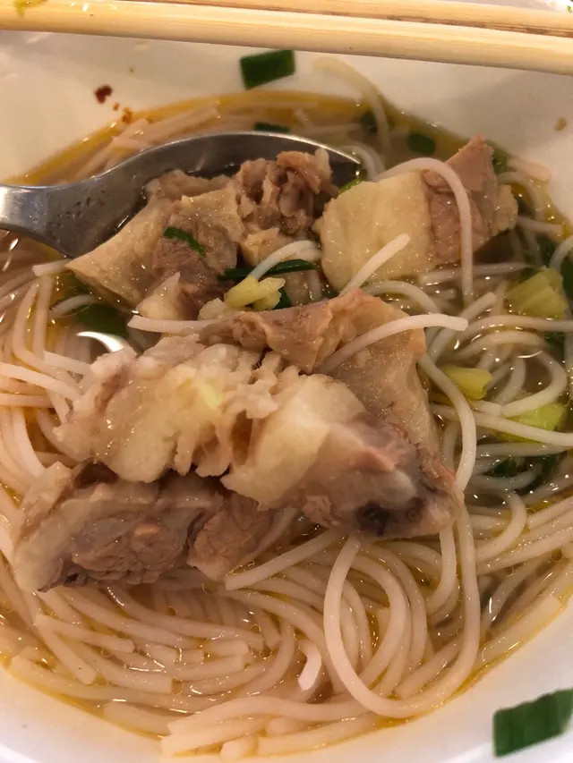 堂食的是牛腩,外賣知你冇得問,比肥膏我吃,多謝曬老細