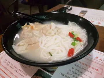 花胶米线配鲜虾云吞