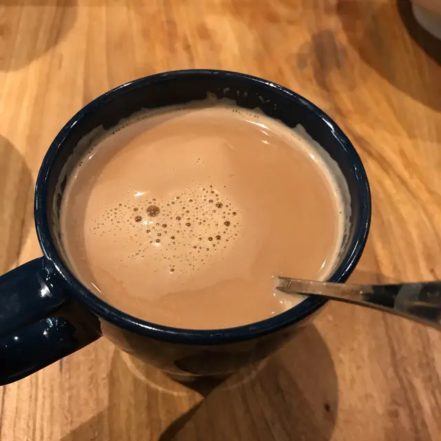 珍珠竟然仍是一顆顆，沒有融到奶茶裏