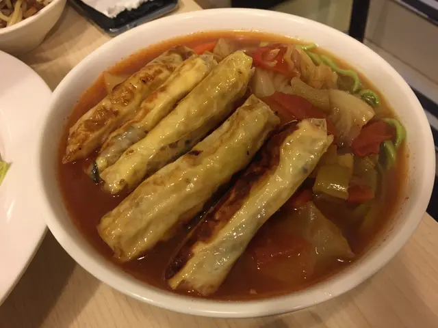 三色素菜腐皮卷配自家手打菠菜麵(鮮茄雜菜湯底)