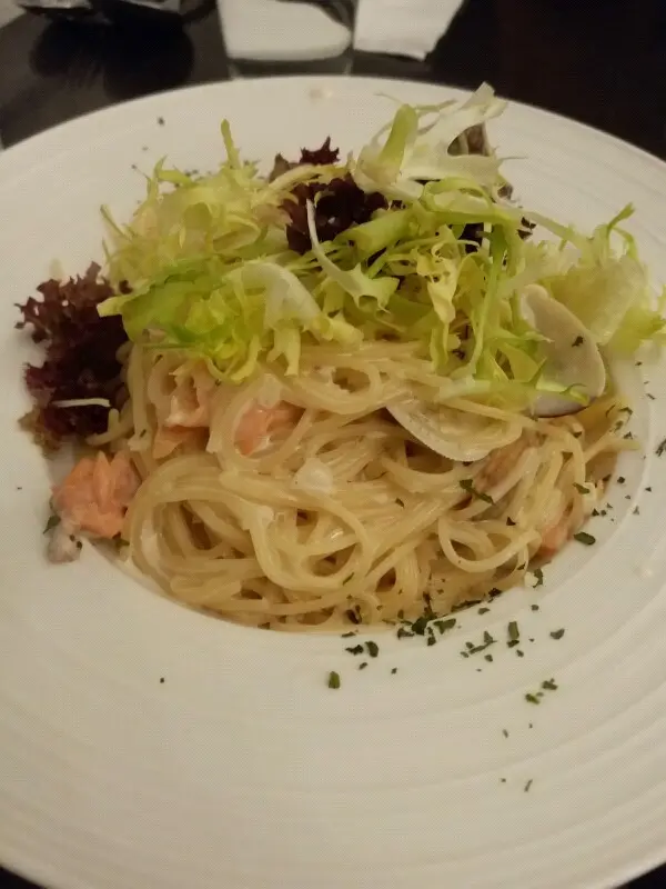 蜆肉和煙三文魚份量都足夠。