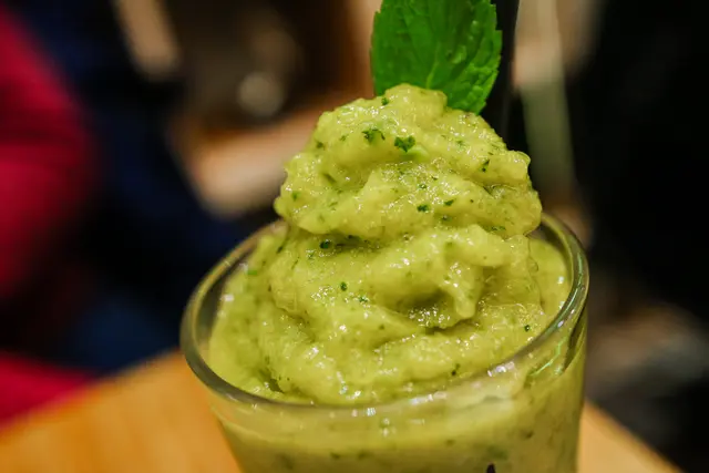 羽衣甘藍,牛油果,芒果沙冰