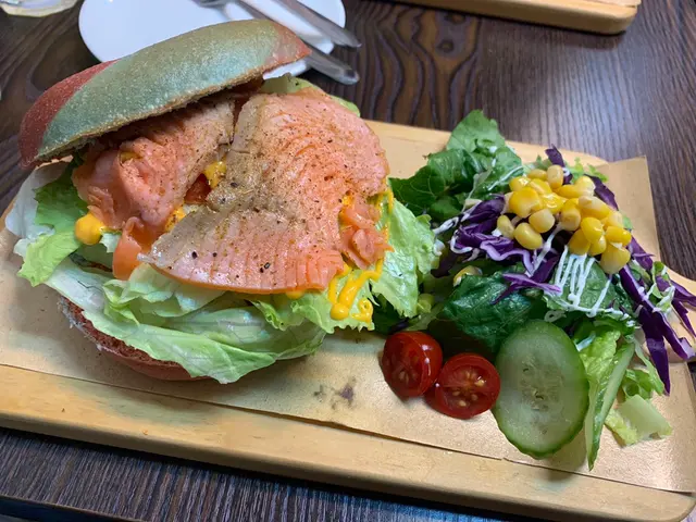煙三文魚忌廉芝士bagel