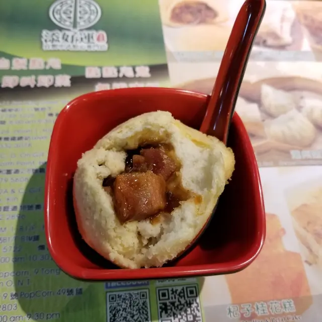 酥皮鬆化唔油膩，叉燒少肥肉。