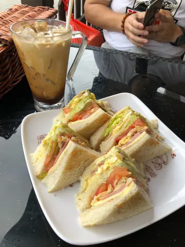 公司三文治