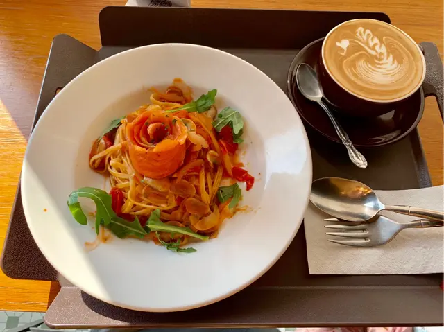 蕃茄煙三文魚扁意粉