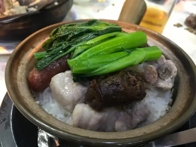 臘味排骨煲仔飯