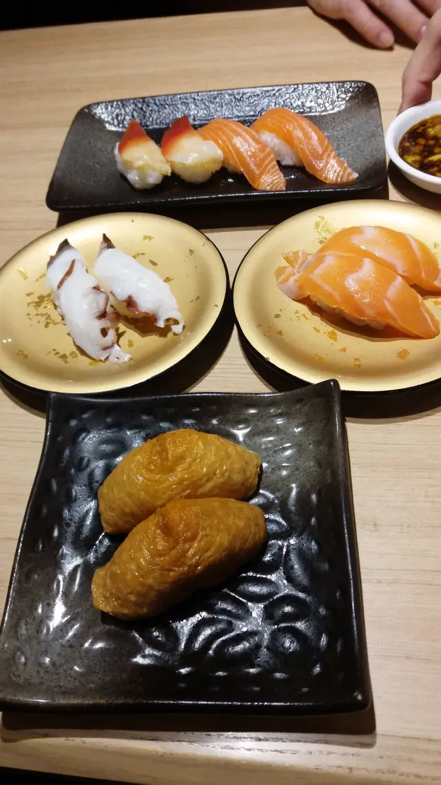 三文魚肥美新魚 ; 北寄貝則較細片