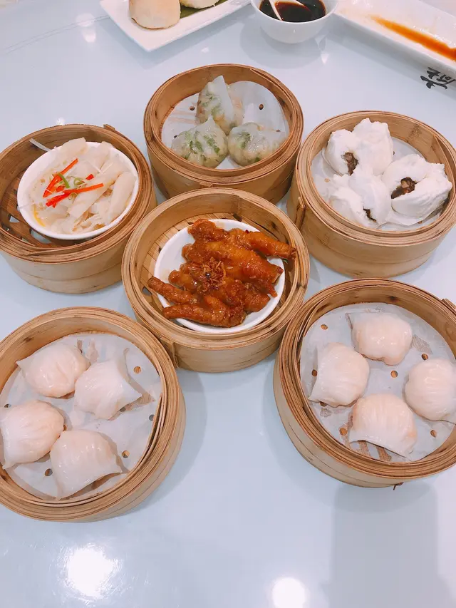 普通貨色、蝦餃皮痴埋一堆，差！