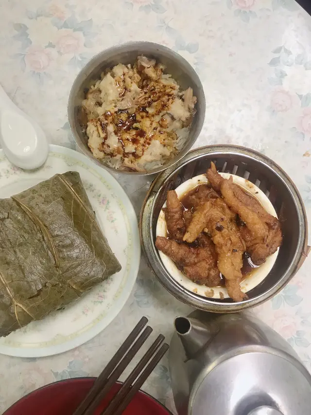 糯米雞，鳳爪，排骨飯