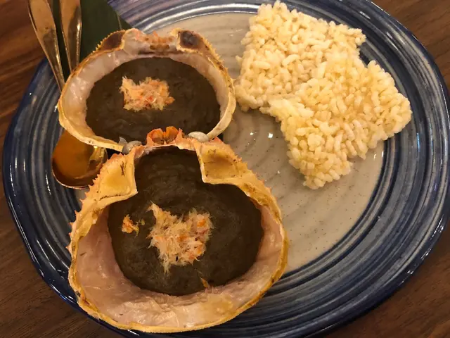 甲羅燒已預先燒好上枱,
配上鮮蟹肉,入口帶蟹膏香,口感豐富,蟹味又濃郁!