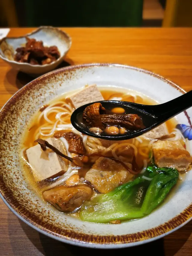 蟲草花姬松茸素湯底