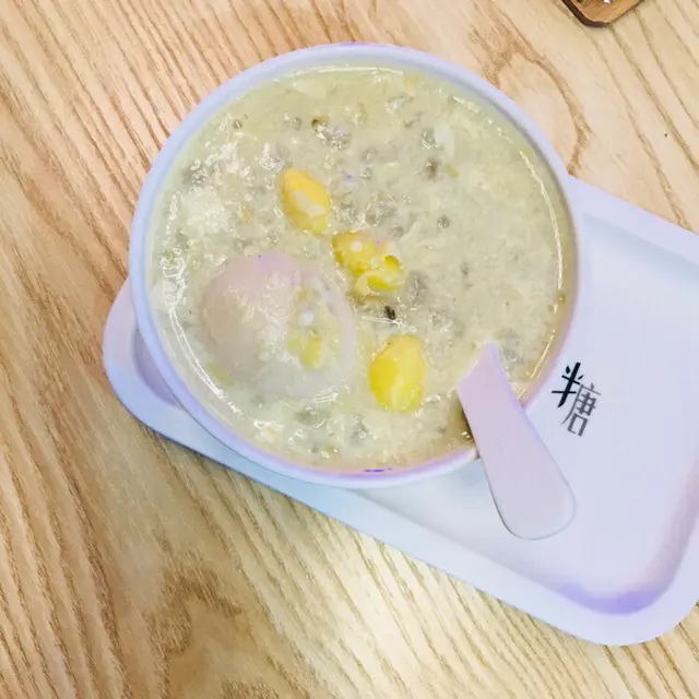 白果腐竹糖水,  士多啤梨拿破崙，芒果小丸子