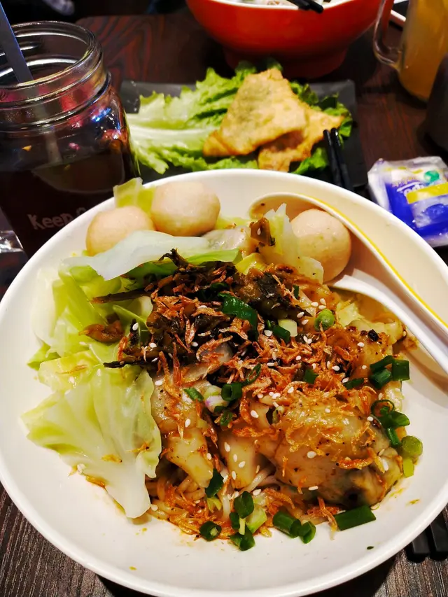 麻辣撈雲吞 米線+魚蛋