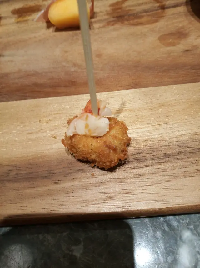 炸黑松露飯糰配龍蝦肉Topping