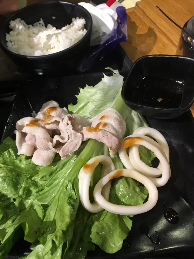 黑毛豬片拼墨魚圈 