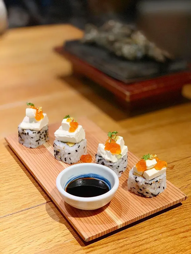 鰻魚忌廉芝士三文魚子壽司卷