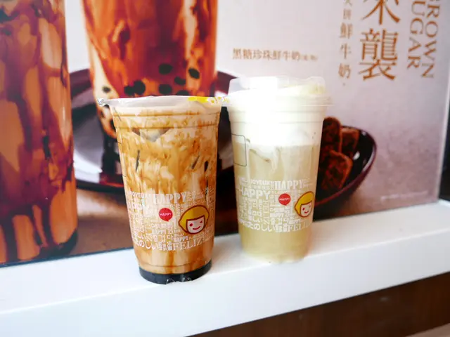 黑糖仙草奶茶和岩鹽芝士經典綠茶