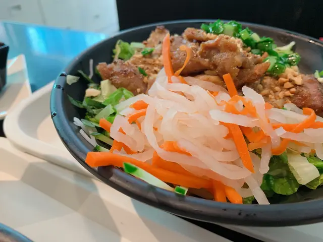 豬肉新鮮炸出，檬粉汁酸度適中，而且份量十足。