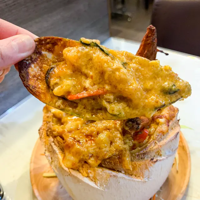 劈開椰青見海鮮