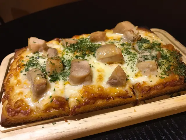 芝士四川雞肉薄餅 