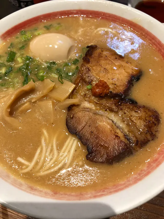 灸燒豚肉味玉拉麵