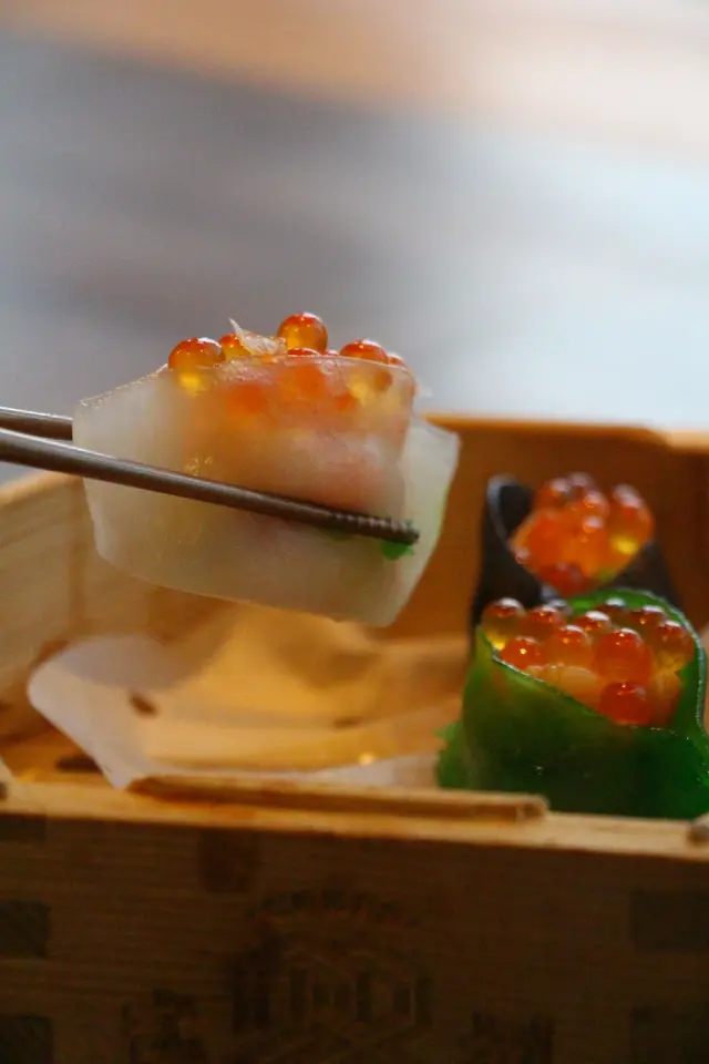 三文魚籽鳳眼餃