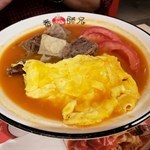 蕃茄湯+牛腩+滑蛋+日式拉麵