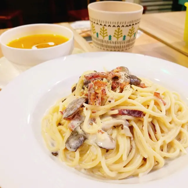 蛋黃醬鮮菇煙肉意粉