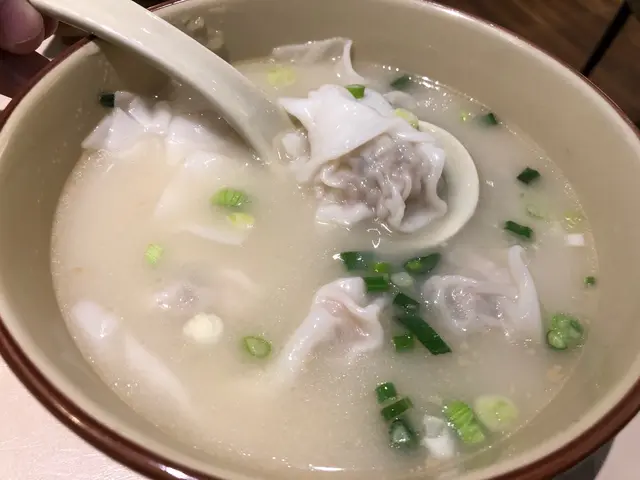 鮮蝦雲吞豬骨湯