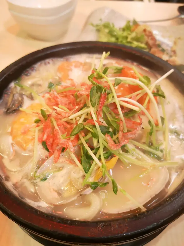 石鍋堂海鮮手打烏冬 配魚介湯