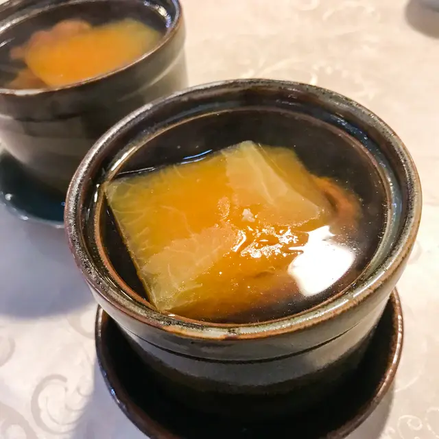 原盅燉哈密瓜螺頭黑毛豚肉湯