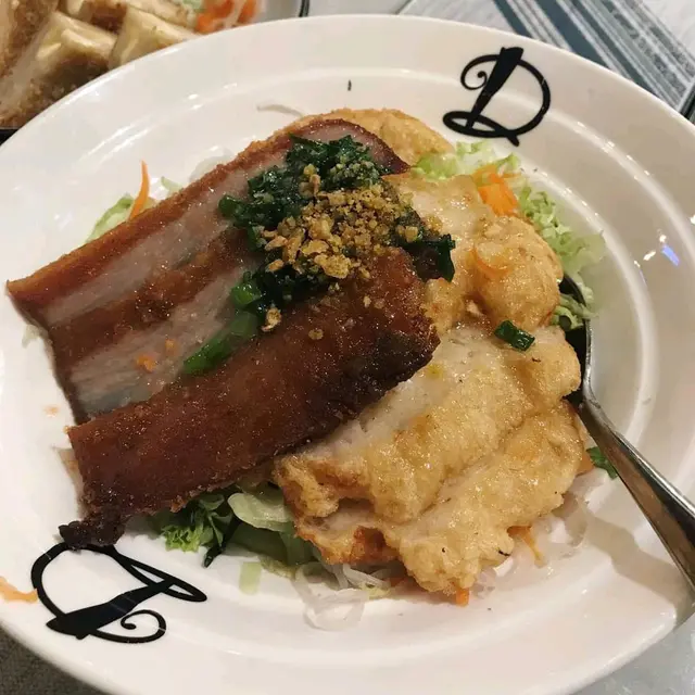 蝦餅併豬頸肉撈檬