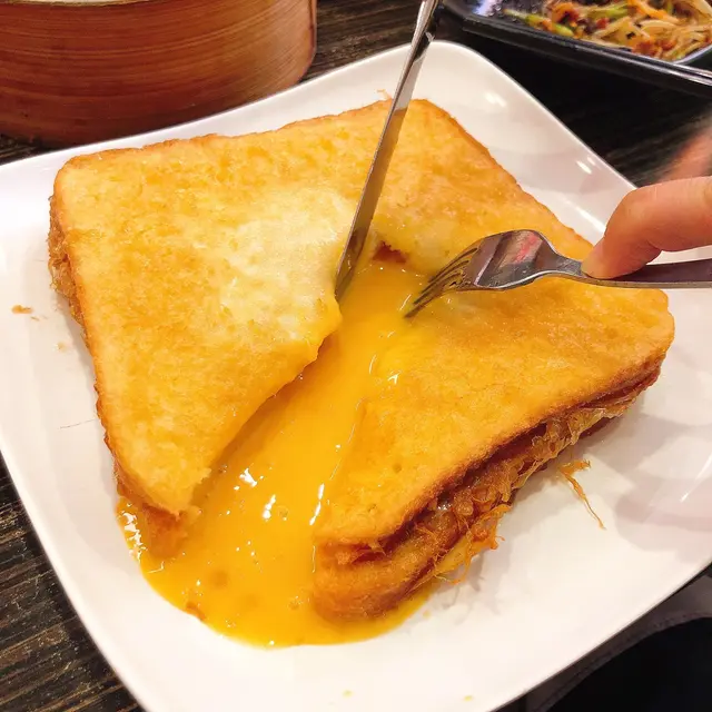  奶黃流沙西多士