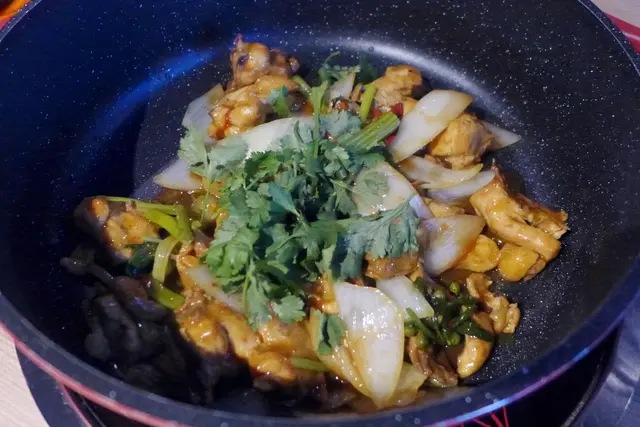 麻辣雞煲