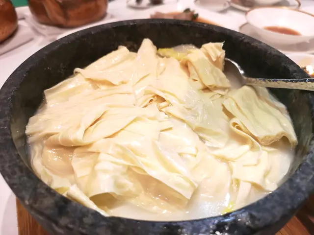 腐竹滑，香，甜，每條蔬菜吃落去感覺腐竹湯液精華。