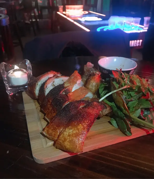 燒乳豬配芥末汁